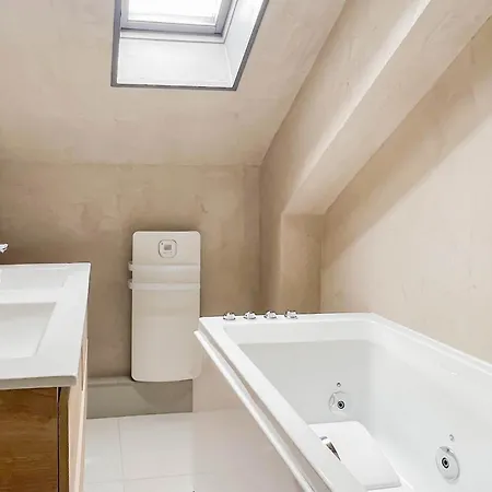 Cloud Stylish Flat With Ac And Jacuzzi Near Center 公寓 *