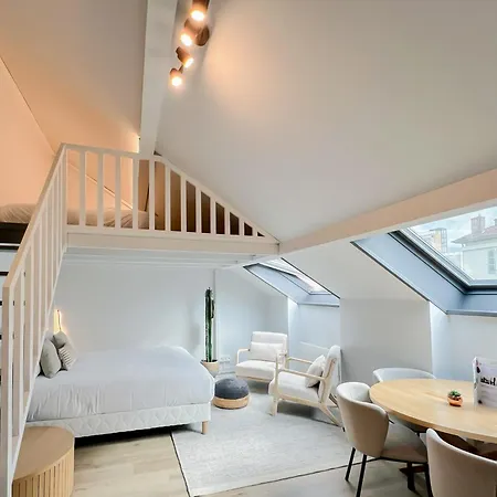 Cloud Stylish Flat With Ac And Jacuzzi Near Center 公寓