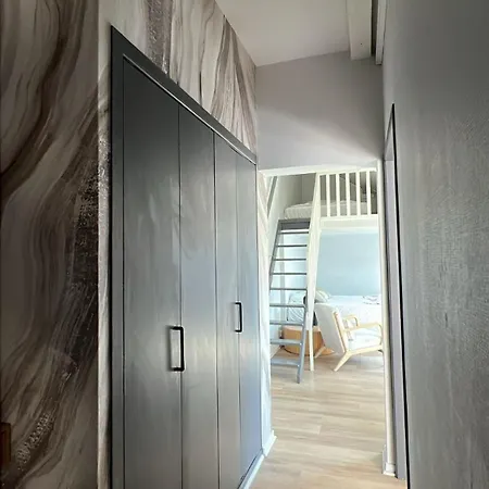 Cloud Stylish Flat With Jacuzzi Near Center