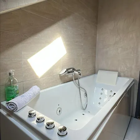 شقة Cloud Stylish Flat With Jacuzzi Near Center